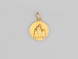 une pièce d'or sur laquelle figure l'image de la Vierge à l'Enfant