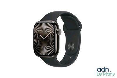 une photo d'une Apple Watch noire avec un bracelet noir