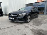 Mercedes CLA Shooting Star devant un immeuble