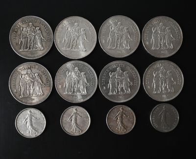 six quarters of the united states are shown on a black surface