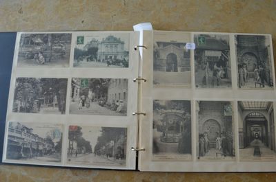 un livre ouvert avec des photos de personnes et de bâtiments