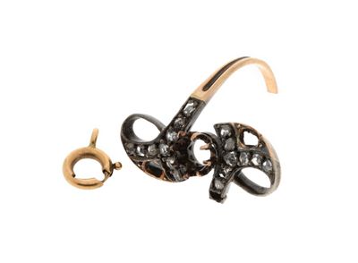an image of a black and gold ring with a snake on it
