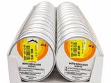 six tubes de dentifrice rangés dans une boîte en carton