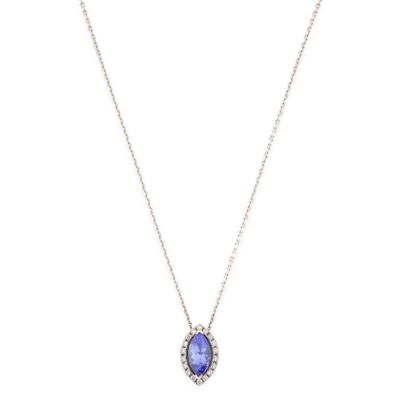 un collier composé d'une pierre beige et d'une pierre bleue montées sur une chaîne
