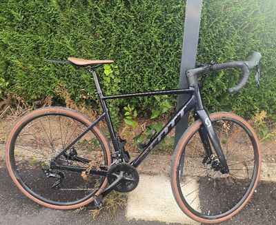 a bike that is parked on the side of the street