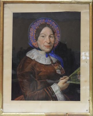 tableau représentant une femme tenant un éventail dans la main droite