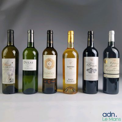 plusieurs bouteilles de vin sont alignées dans une rangée