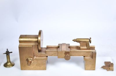 TOUR D'HORLOGER en laiton. Haut. - Photo 1