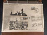 une photo d'une valise sur laquelle est représenté un château