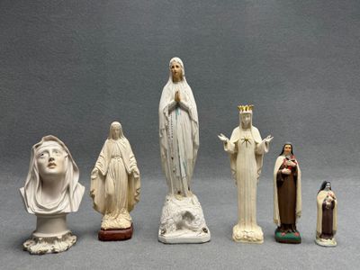 Six Vierges en platre, résine. H.