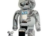 un ours argenté et noir sur fond blanc, un ours noir et blanc sur fond blanc, un ours noir sur fond blanc et un ours noir sur fond