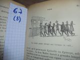 un livre sur lequel figure le dessin d'un groupe de personnes en train de marcher