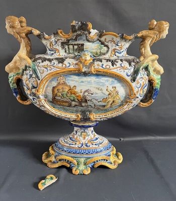 Gaetano BATTAGLIA (1850-1885) Jardinière en faïence à décor …