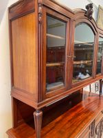 GRAND BUFFET DEUX CORPS en bois sculpté, vitrine supérieure … (photo 5)