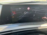le tableau de bord d'une voiture équipée d'un GPS