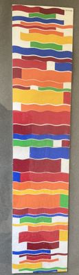un gros plan sur une œuvre d'art posée sur une table