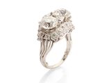 une bague en diamant et or blanc, signée Van Cleef