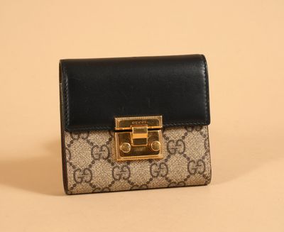 an image of a small purse with a lock on it