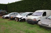 8 voitures épaves : PEUGEOT 604 V6, 1 CITROEN XSARA 1,4L, 1 …