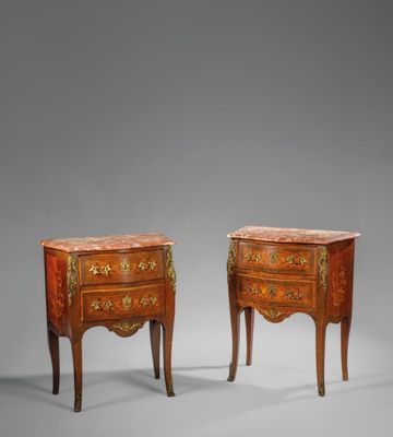 paire de commodes en marqueterie de style Louis XV