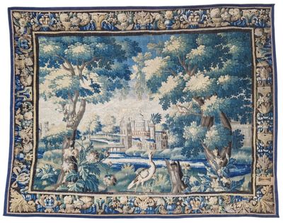 une image représentant une tapisserie ornée d'oiseaux et d'arbres