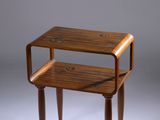 une image représentant une petite table en bois avec deux tiroirs