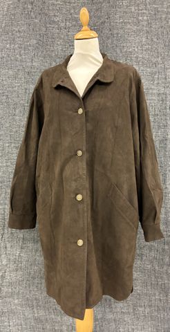 AMARETTA – Manteau en daim marron, boutons en métal doré. Taille ...
