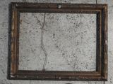 une photo représentant un cadre accroché au mur