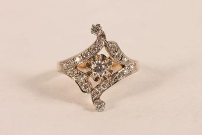 Bague en or jaune 750 ‰ sertie d'un diamant principal d'env. - Photo 1