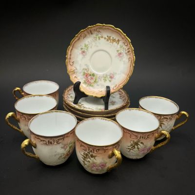 une image représentant un service de six tasses et soucoupes