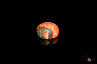 an image of a ring with a picture of a person on it