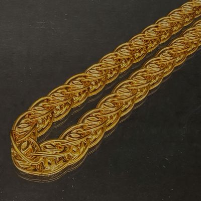 collier à chaîne plaquée or avec un fermoir et un fermoir