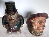 deux figurines représentant un homme portant un chapeau et une barbe