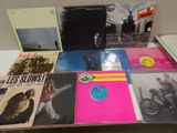 a lot of records on a table that are sitting on a table