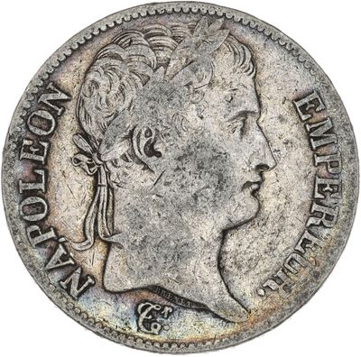 une pièce d'argent portant une tête de femme