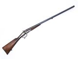 un fusil à long canon et à crosse en bois