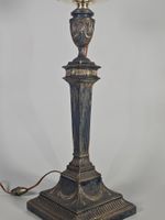 Importante lampe à pétrole simulant un vase posé sur un piéd… (photo 2)