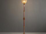 l'image d'une lampe posée sur une table