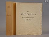 deux livres posés l'un à côté de l'autre sur une table