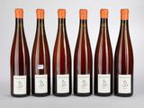 six bouteilles de vin alignées les unes à côté des autres