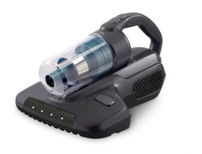 Aspirateur filaire Black & Decker sur fond blanc