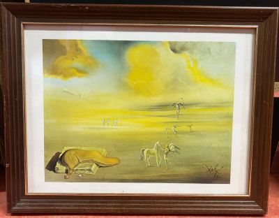 tableau encadré représentant une scène de désert avec des chevaux et un homme