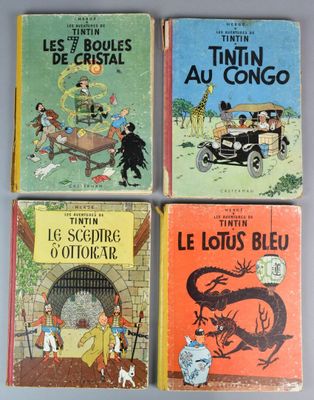 quatre livres pour enfants sont alignés sur une table