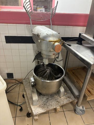 Batteur M20 de 2005. Frais en sus 14.28%. TVA Récupérable. Pas d’...