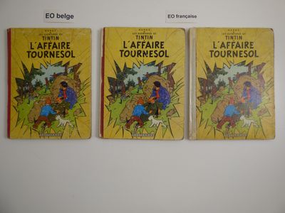 trois livres pour enfants sont alignés contre un mur