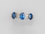 une bague en saphir et diamant