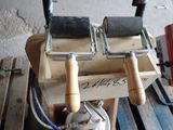 two rollers that are sitting on top of a wooden box