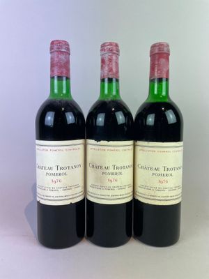 3 btls Château Trotanoy 1976 - Pomerol (ETLA, caspules très …