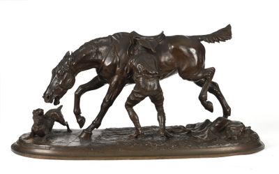 statue en bronze représentant un cheval et un chien sur fond blanc