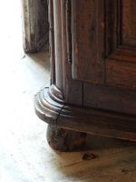 BUFFET BAS en noyer deux portes et deux tiroirs. (photo 5)